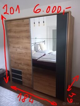 2x šatní skříň