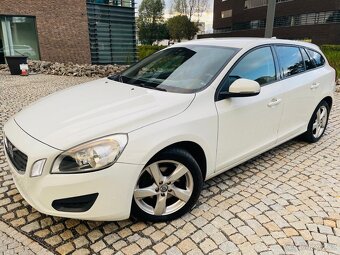 Volvo V60 2.0D 120KW 5VÁLEC MANUÁL CITY SAFETY BLUETOOTH - 1