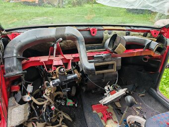 Levý a pravý rozvod vzduchu topení z Fiat Strada
