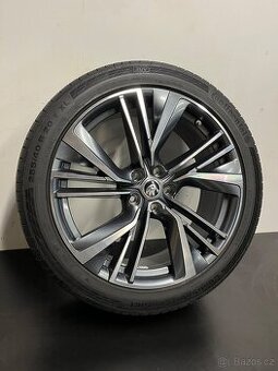 Kodiaq RS R20 Zánovní letní sada v top stavu.