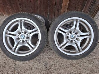Originál dvourozměrné alu disky BMW Mpacket R17 + letní pneu