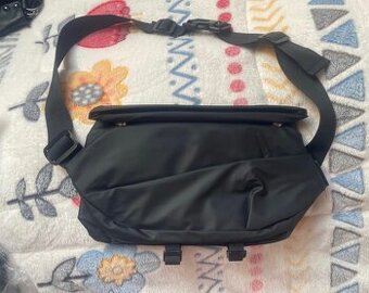 Nová větší ledvinka unisex
