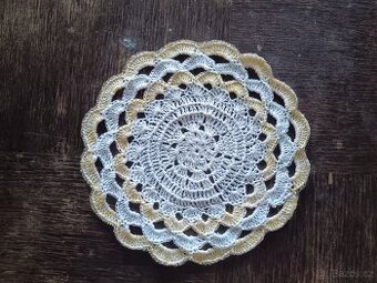 Prostírání pod šálky