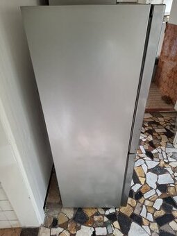 Pračka a lednička za 4000 kč