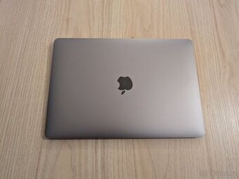 MacBook Air 13" M1, 16GB / 256GB – skvělý stav
