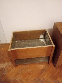 Skříňka s terárii