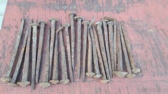 Hřeby kované a kramle