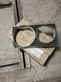 Mercedes W 123 - nový kryt pravého předního světla