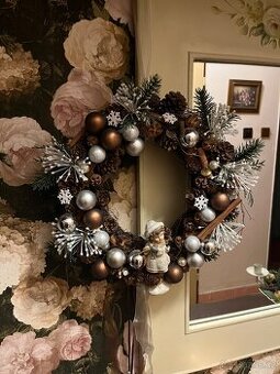 Krásný vánoční věnec na zavěšení - 1