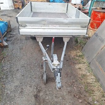 Přívěsný vozík brzděný