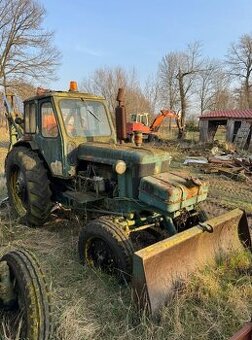 Traktorbagr Bělorus