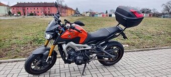 Yamaha MT09, r. 2014 – Akrapovič, kufr, nové pneu a STK