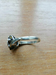 Prsten stříbrný s kameny tvar květina, vnitřní průměr prsten - 1
