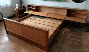 Starožitný nábytek nejen do ložnice -skříň, postel