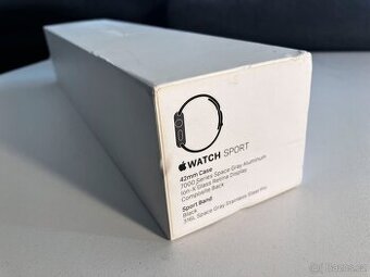 První model Apple Watch s originálním balením