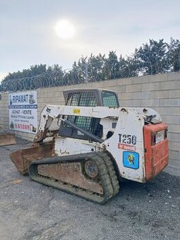 Bobcat T250 smykový nakladač