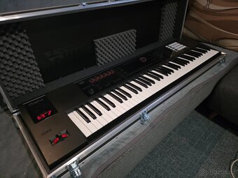 Roland FA 07 workstation
