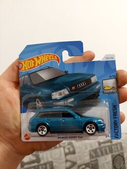 Hotwheels audi avant rs2