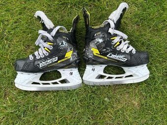 Brusle Bauer Supreme M4 JR 1,0