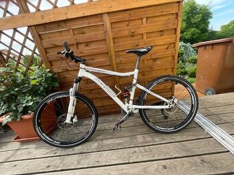Celoodpružené horské kolo Marin Bikes California