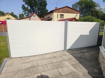 Dvoudílná boční markýza 600x180cm v super stavu