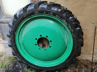 Prodám zadní kola zetor 25