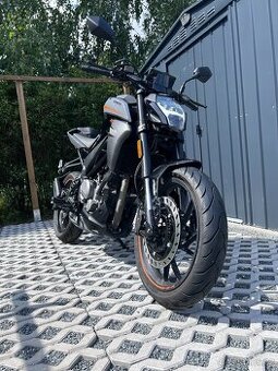 CF Moto 300NK