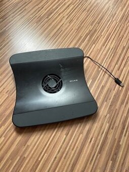 Chladicí podložka pod notebook Belkin – USB připojení