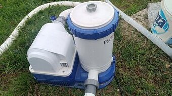 Výkonná bazénová filtrace a vysavač