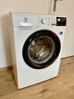 Pračka Electrolux Slim 1-6kg