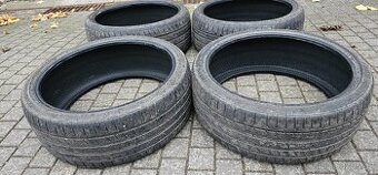 225/35 r20