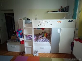 Dvoupatrová postel se skříní