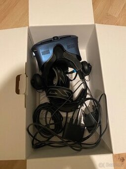 HTC Vive Cosmos - brýle pro virtuální realitu s ovladači