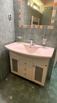 Umyvadlo se skříňkou