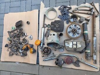 Velká sada náhradních dílů ČZ 175 apod..