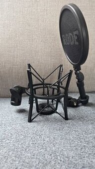 RODE SM6 - odpružený držák mikrofonu s pop filtrem