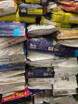 Výprodej 500 kg krmív pro psy a kočky s expiraci