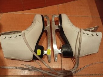 Dětské dívčí brusle, velikost 32
