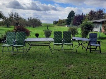 Kovový stůl- tahokov 2 ks,hliníková křesílka 4 ks,plast.křes