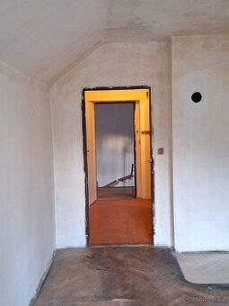 Prodám podkrovní byt 1+kk, 48m² k rekonstrukci