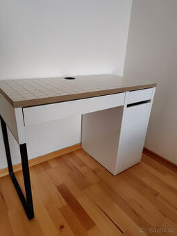Ikea MICKE Psací stůl, bílá/antracit, 105x50 cm