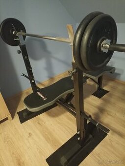 Posilovací lavice na bench press