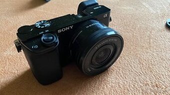 Sony Alpha A6000 + E PZ 16–50 mm f/3,5–5,6 OSS černý