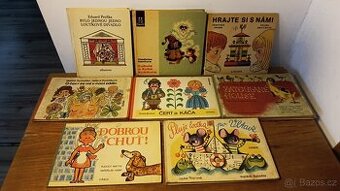 Knihy dětské pohádky a leporela.