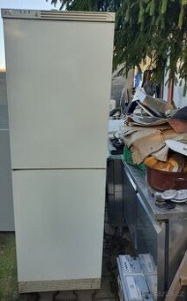 370ti litrový mrazák AEG Sweden