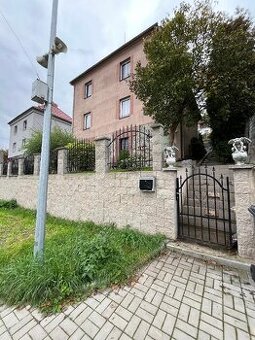 Rodinný dům 210m² 4+1 s garáží, altánem, zahrada 725m²