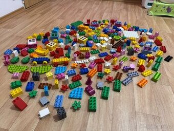 LeGO DUPLO – směs 230 kostek + úložná bedna TOP STAV