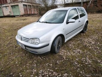 Volkswagen Golf, 1,4 16V 55 kw, klimatizace