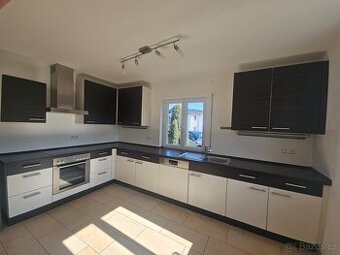 Kompletní kuchyně NOBILIA ZEBRAWOOD vč. spotřebičů