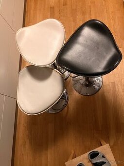 3 barové židle s výškovým nastavením